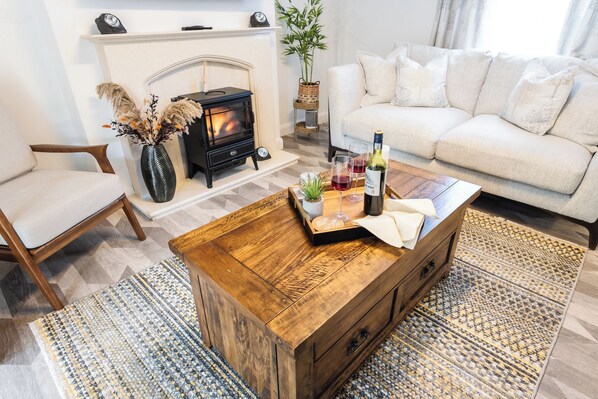 House | Living area | TV, fireplace - Hampshire Charming House (Lincoln)