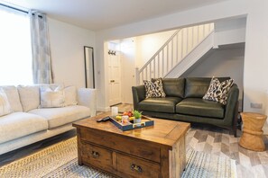 Hus | Oppholdsområde | TV og peis