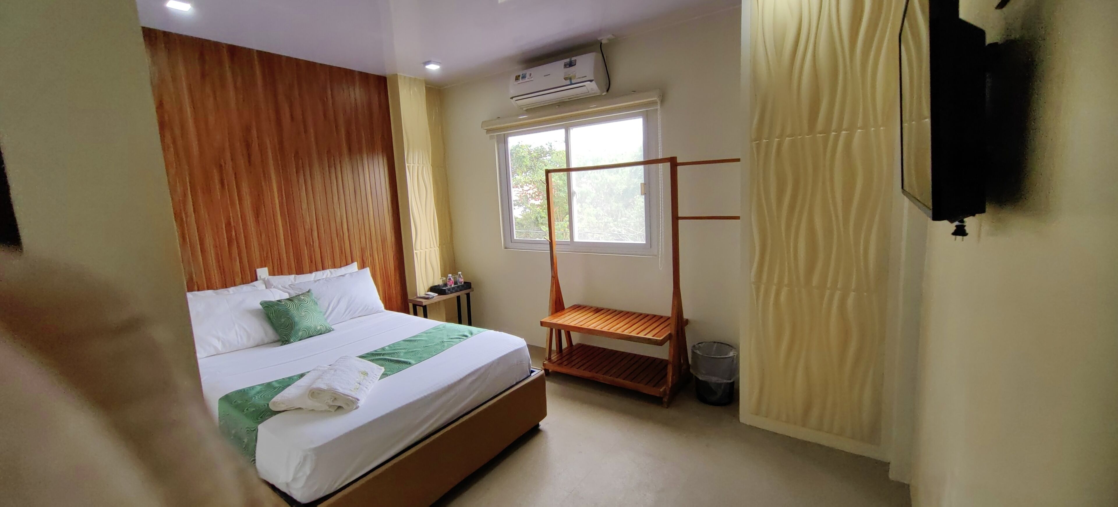 Desk, free WiFi, bed sheets