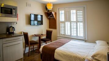 Standard Room | Desk, soundproofing, iron/ironing board, free WiFi