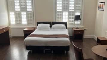 Standard Room | Desk, soundproofing, iron/ironing board, free WiFi