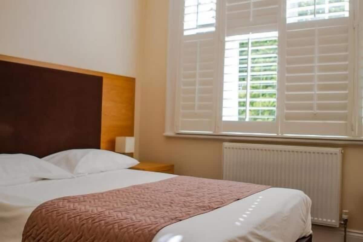 Standard Room | Desk, soundproofing, iron/ironing board, free WiFi