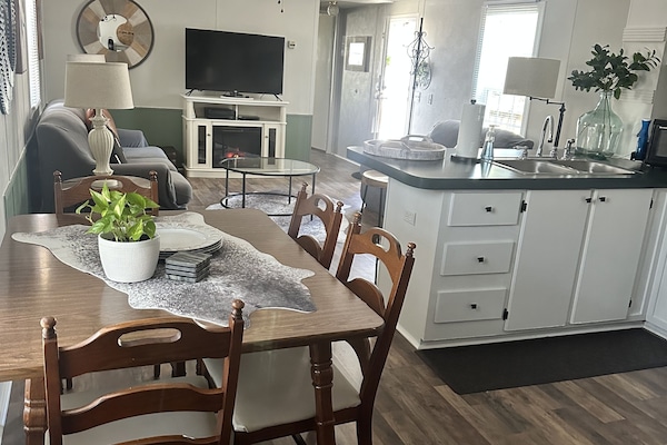 Living Room/Dining/Kitchen