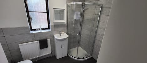 House | Bathroom | Shower, towels