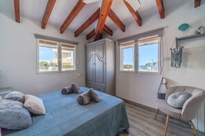 4 camere, una scrivania, ferro/asse da stiro, Wi-Fi gratuito