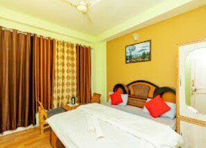 Classic Double Room, River View | Egyptian cotton sheets, premium bedding, down duvets, iron/ironing board - Hotel Mansarovar (Banjar)