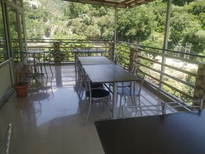 Restaurant - Hotel Mansarovar (Banjar)