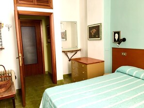 2 Schlafzimmer, Schreibtisch, Bügeleisen/Bügelbrett, kostenloses WLAN