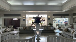 A spacious lobby with a central seating area, a gallery, and a reception desk. - Holiday House in beautiful Cupecoy (Cupecoy Beach Club)