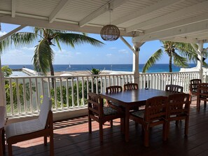 Outdoor dining - Holiday House in beautiful Cupecoy (Cupecoy Beach Club)