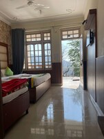 Decoración personalizada, wifi gratis y ropa de cama