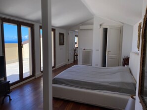 3 chambres, fer et planche à repasser, Wi-Fi, draps fournis