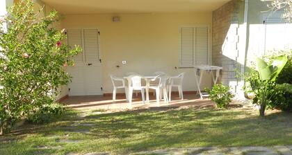 Sardinia - Budoni: apartment in villa with garden