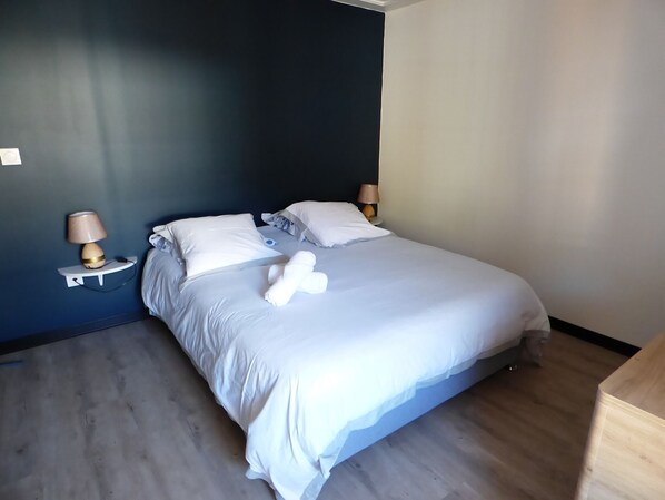 3 soverom, strykejern/-brett, wi-fi og sengetøy