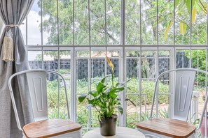 Interior - Chic Midtown Studio-1 Bed-solar-pool-fibre-samrand (Centurion)