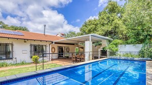 Pool - The Cottage-1 Bed-pool-bbq-fibre-solar-samrand (Centurion)