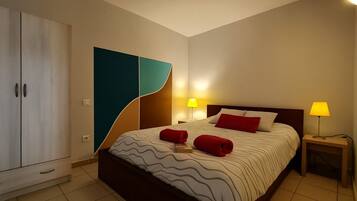 1 chambre, lit parapluie, Wi-Fi gratuit, draps fournis
