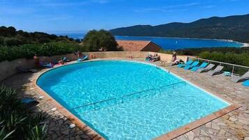 Piscine extérieure, piscine chauffée