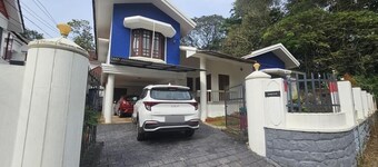 90s villa in Kanjikuzhy. Family-friendly, food nearby. Attractions close