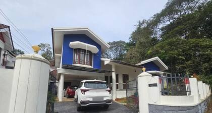 90s villa in Kanjikuzhy. Family-friendly, food nearby. Attractions close
