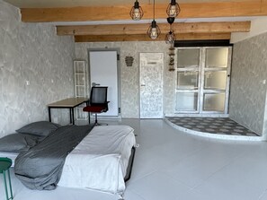 6 chambres, fer et planche Ă repasser, Wi-Fi, draps fournis