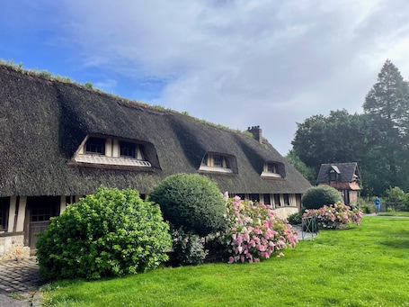 Front of property. La Chaumière Normande
