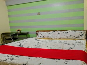 华丽双人房 | 办公桌、笔记本电脑工作区、免费 WiFi、床单