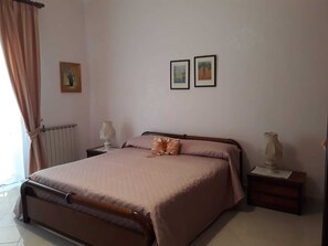 2 bedrooms, bed sheets