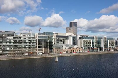 Flat w/ Balcony & Canal view - 4min to station
