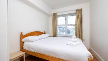 2 bedrooms, iron/ironing board, bed sheets