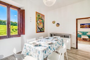 Perhetalo, useita makuuhuoneita, vuorten lähellä (La Casa Della Quercia Relax In) | Ruokailu
