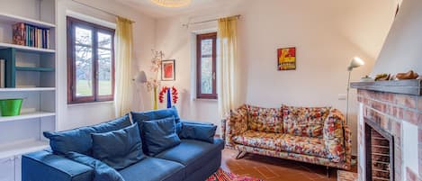 Family House, Multiple Bedrooms, Mountainside (La Casa Della Quercia Relax In) | Living area