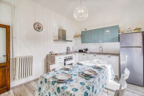 Kühlschrank, Ofen, Herdplatte, Geschirrspüler