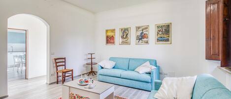 21-inch Smart TV with digital channels, fireplace