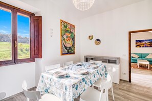 Familienapartment, 2 Schlafzimmer, 2 Bäder, Bergseite (Quercia 2 - Relax in Tuscany) | Speisen