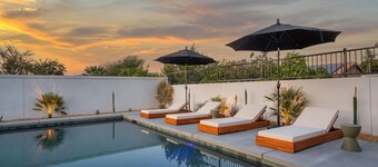 Casa Mañana: Oversized pool, Tulum inspired relaxing backyard/close to festivals