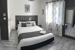 3 bedrooms, iron/ironing board, travel crib, internet - To complete (Saint-Côme-et-Maruéjols)