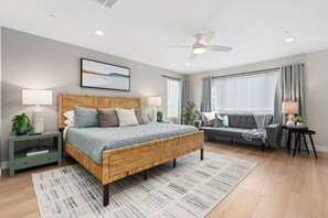 7 dormitorios, escritorio, tabla de planchar con plancha y cuna de viaje