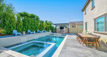 Cloud Nine - Designer style home with an intimate backyard setting