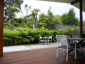 Outdoor dining - Luxury 2 story home in Yowie Bay. Close to Sydney CBD & Cronulla Beach (Yowie Bay)