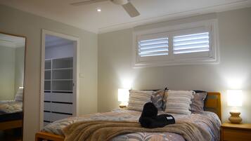 3 bedrooms, iron/ironing board, free WiFi, bed sheets