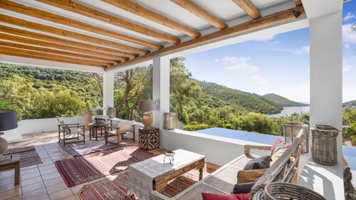 Villa Viviere -Nestled just 100 meters above the charming village of Sivota