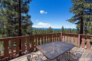 House, 4 Bedrooms | Terrace/patio