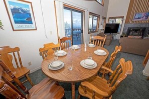 House, 4 Bedrooms | Dining