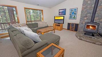 House, 4 Bedrooms | Living area