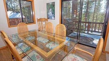 House, 4 Bedrooms | BBQ/picnic area