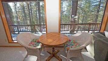 House, 4 Bedrooms | Outdoor dining