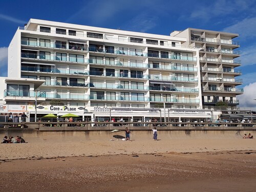 Résidence La Garenne à Grande Plage, vue Mer, Piscine et Parking Privé, 6 Pers
