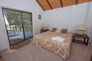 3 bedrooms, bed sheets - 3336 Pine Hill Road 3 Bedroom Home (South Lake Tahoe)