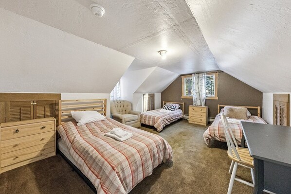 Cabin, 3 Bedrooms | 3 bedrooms, free WiFi, bed sheets